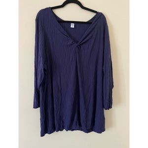 Blue Old Navy V-Neck shirt